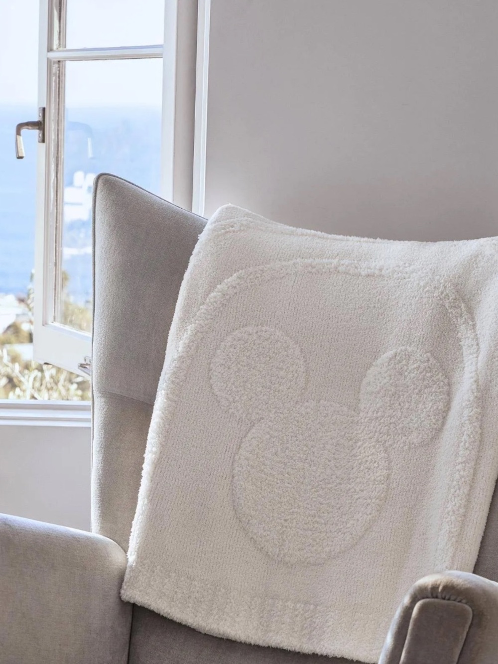 Barefoot Dreams CozyChic Classic Disney Fringe Throw, Cream NWT - Picture 2 of 11